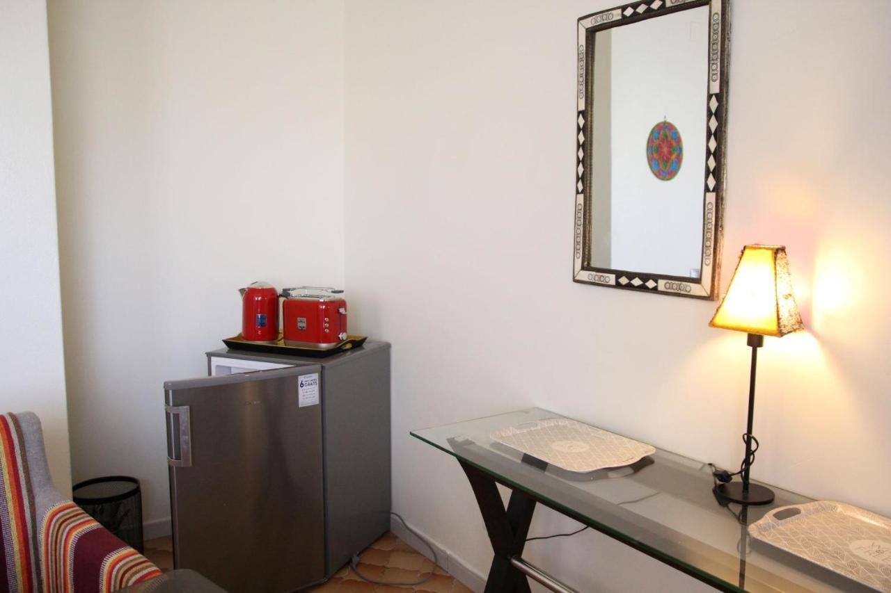 Angela Guest House Лагос Екстериор снимка